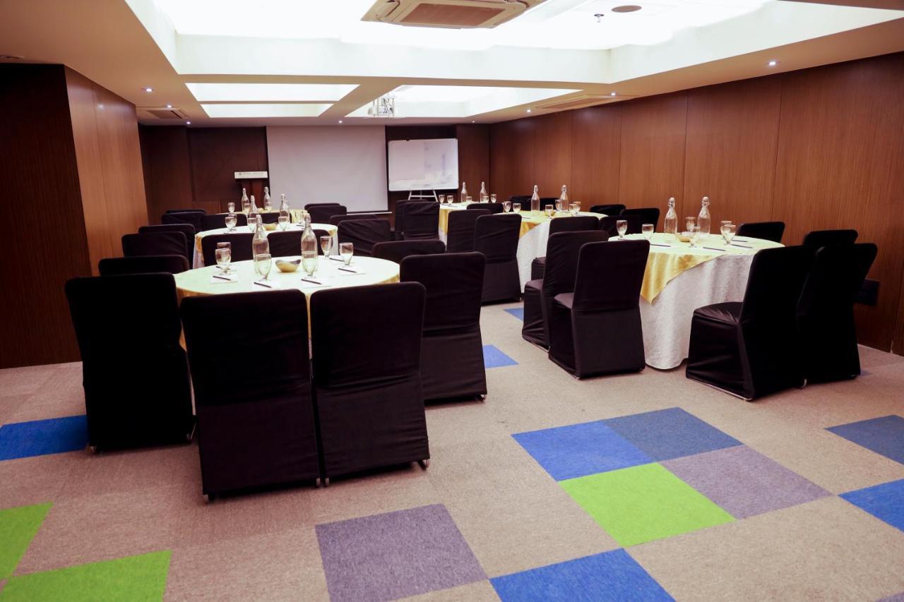 Royal Orchid Golden Suites Pune Exterior foto