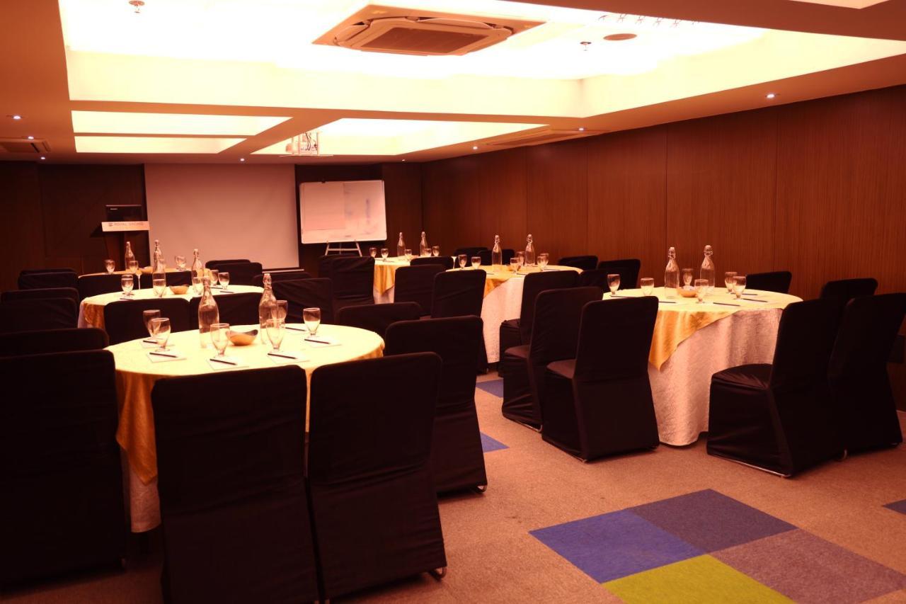 Royal Orchid Golden Suites Pune Exterior foto